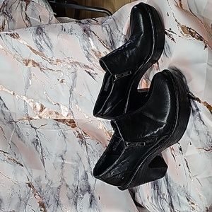Black leather Born sexy platform ankle shoe zi  Worn twice. FITS LIKE A 7.